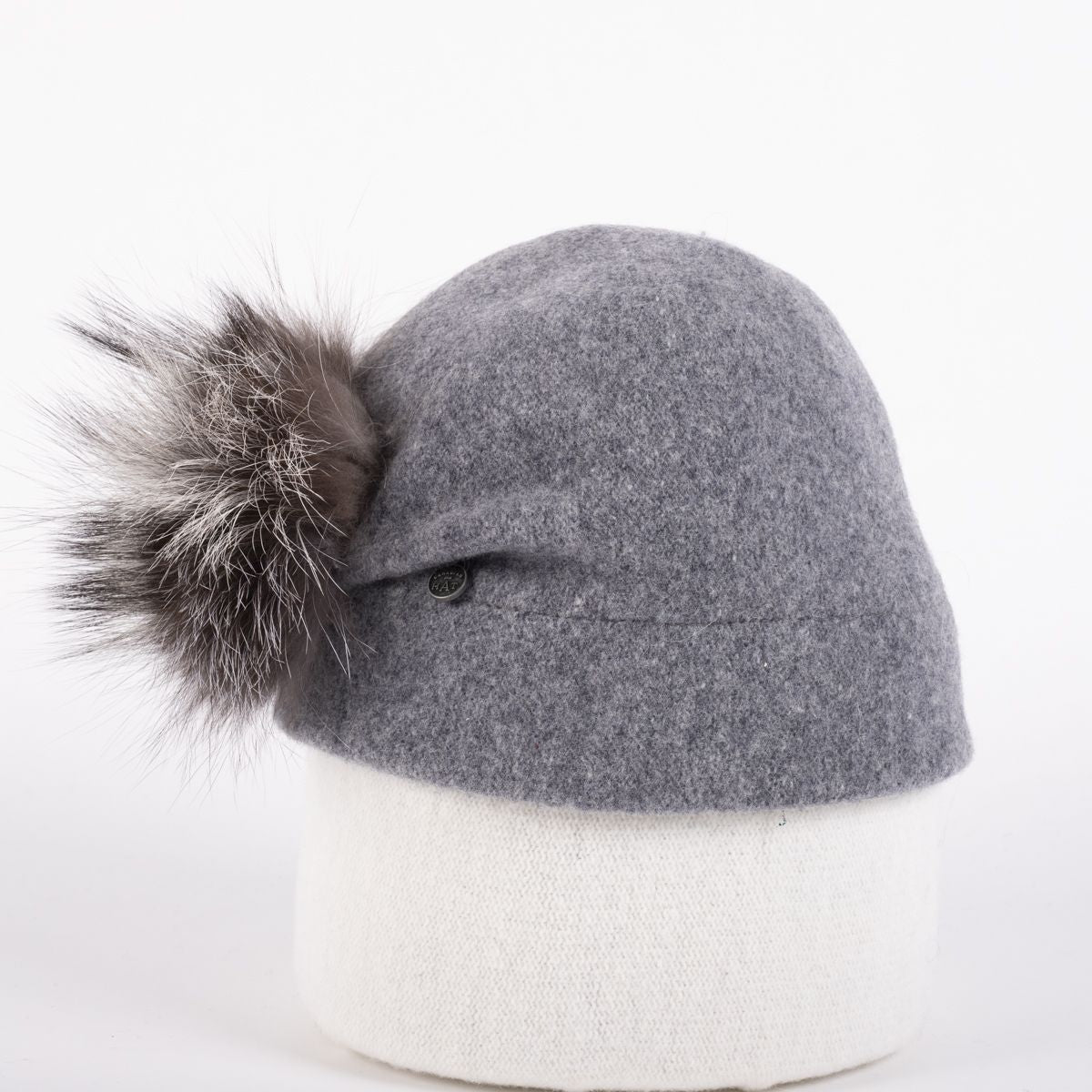 ORIA - TUQUE ORMOS AVEC PLIS ET POMPON À L'ARRIÈRE