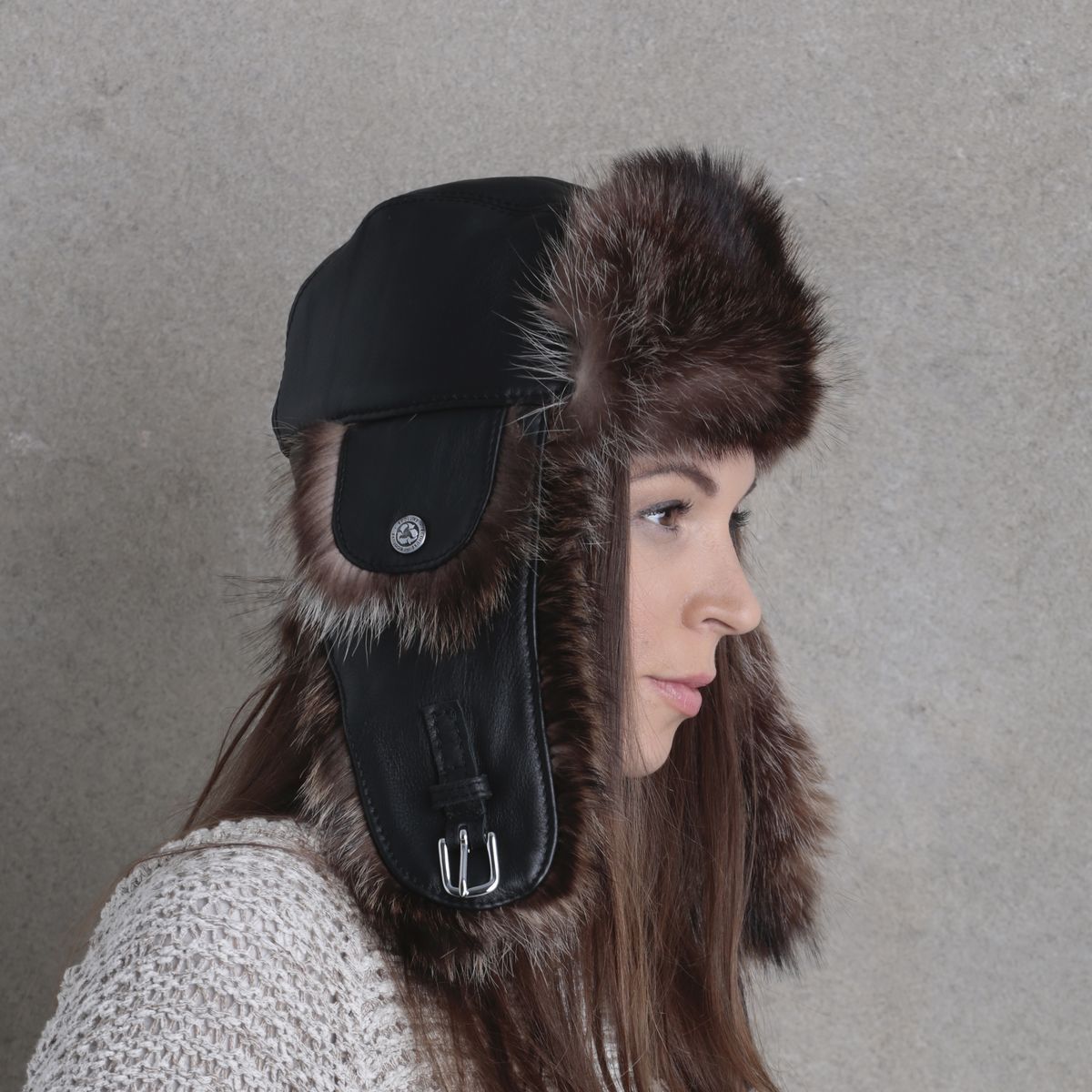 Black fur hat discount