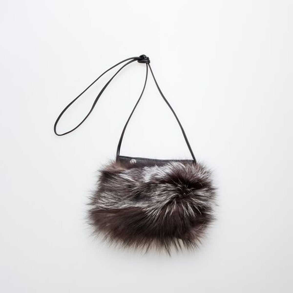 IPHONE POCKET HORIZONTAL WITH UPCYCLED FUR GOLF  7900 SILVER FOX O/S  