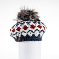 CHUNKY SKI KNIT BERET HAT WITH UPCYCLED FUR POM GOLF  4500 NAVY-RED MIX O/S  