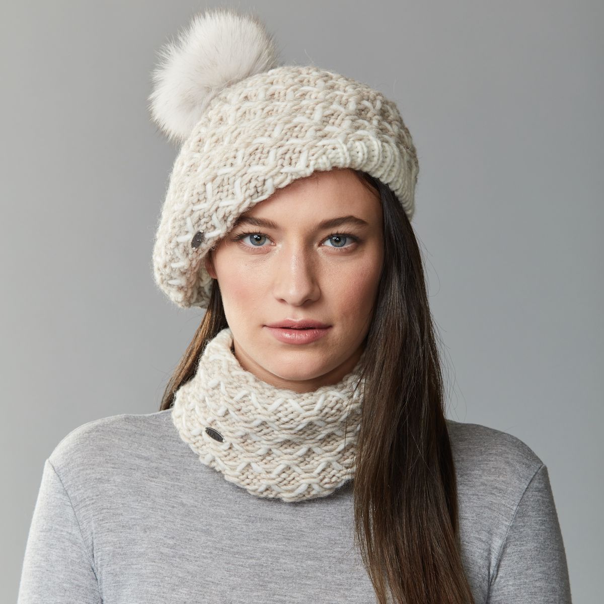 BERET EN TRICOT TYPE CROCHET AVEC POMPON EN FOURRURE RECYCLÉE