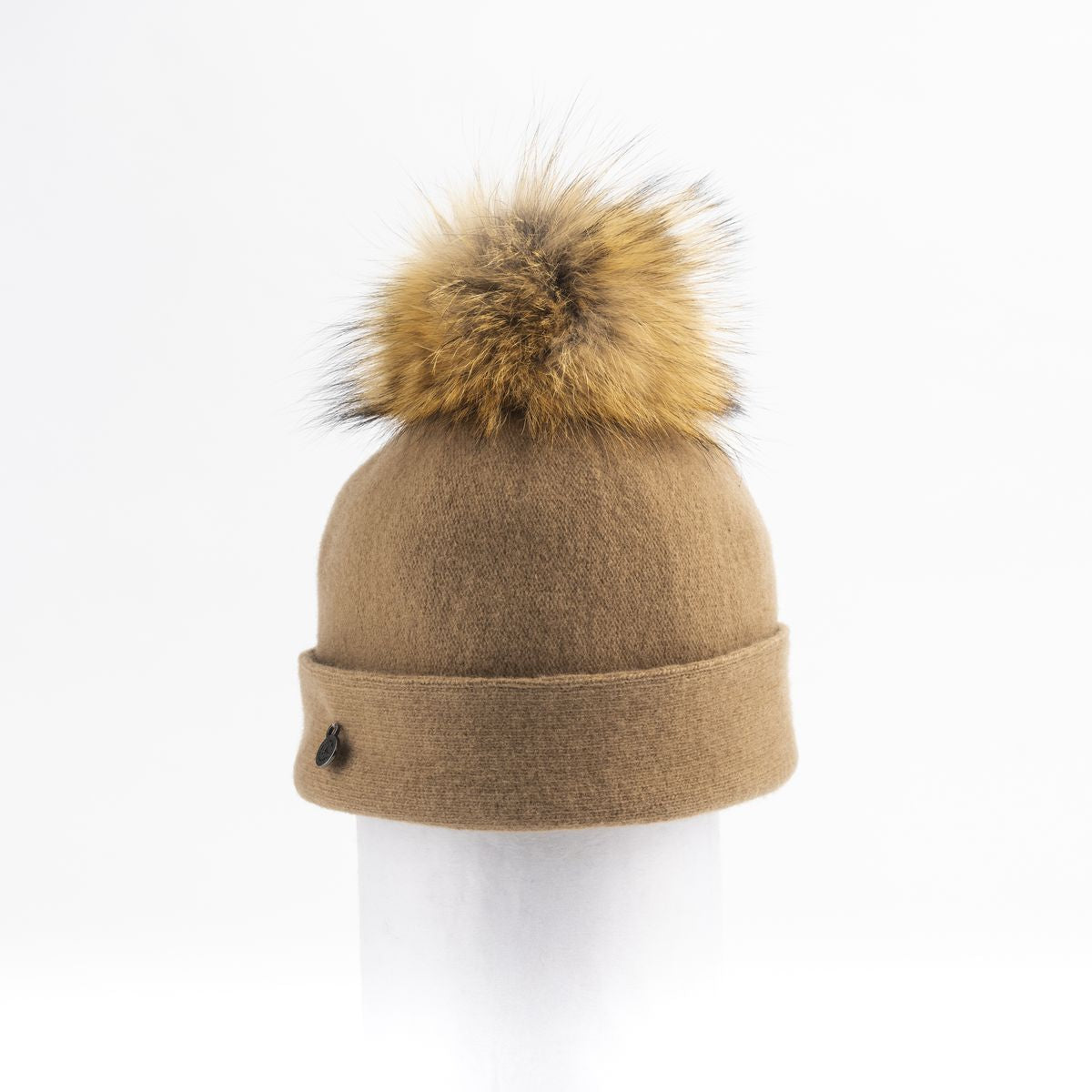 ODETTA - ORMOS BEANIE WITH UPCYCLED FUR POM GOLF  2400 CAMEL O/S  