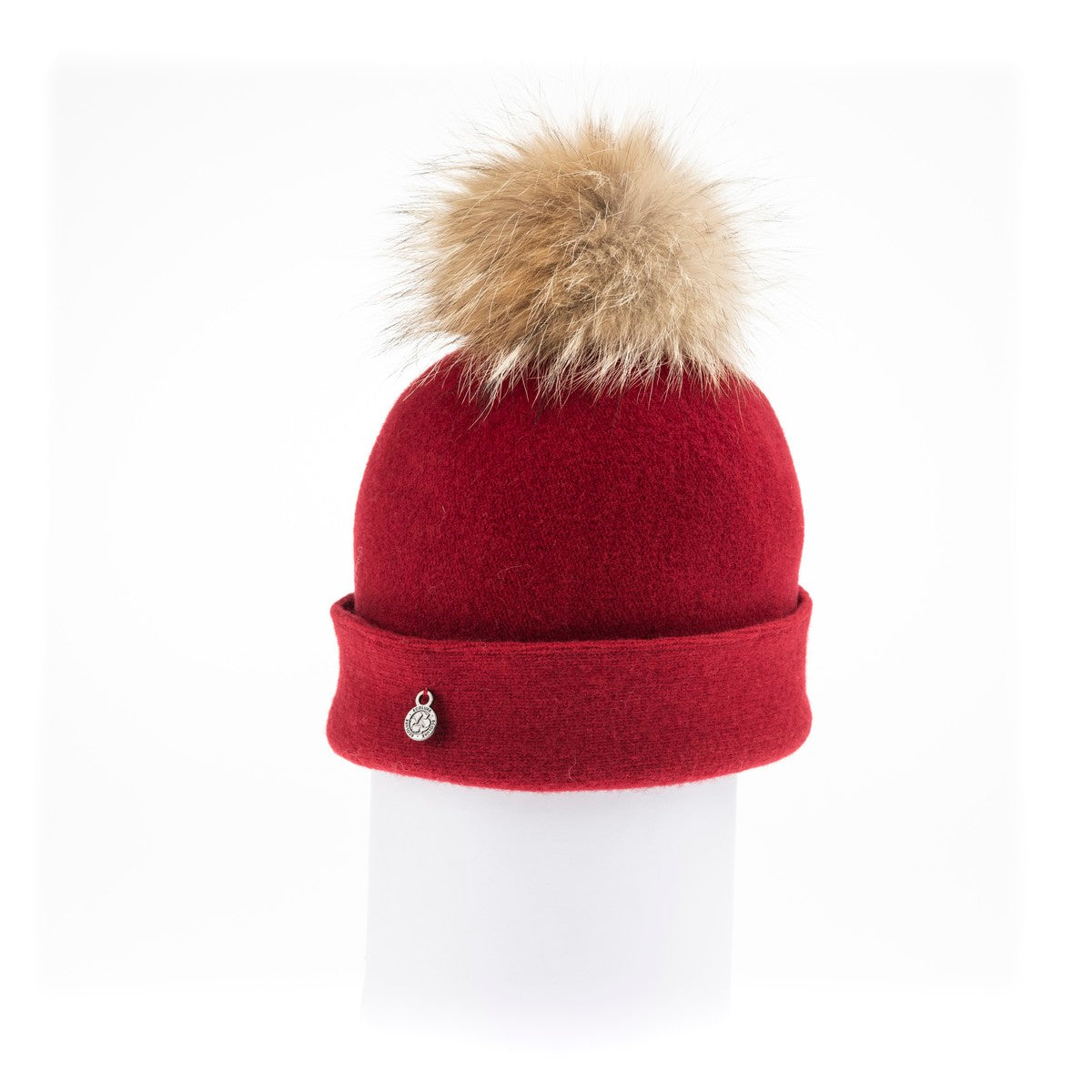 ODETTA - ORMOS BEANIE WITH UPCYCLED FUR POM GOLF  5800 RED O/S  