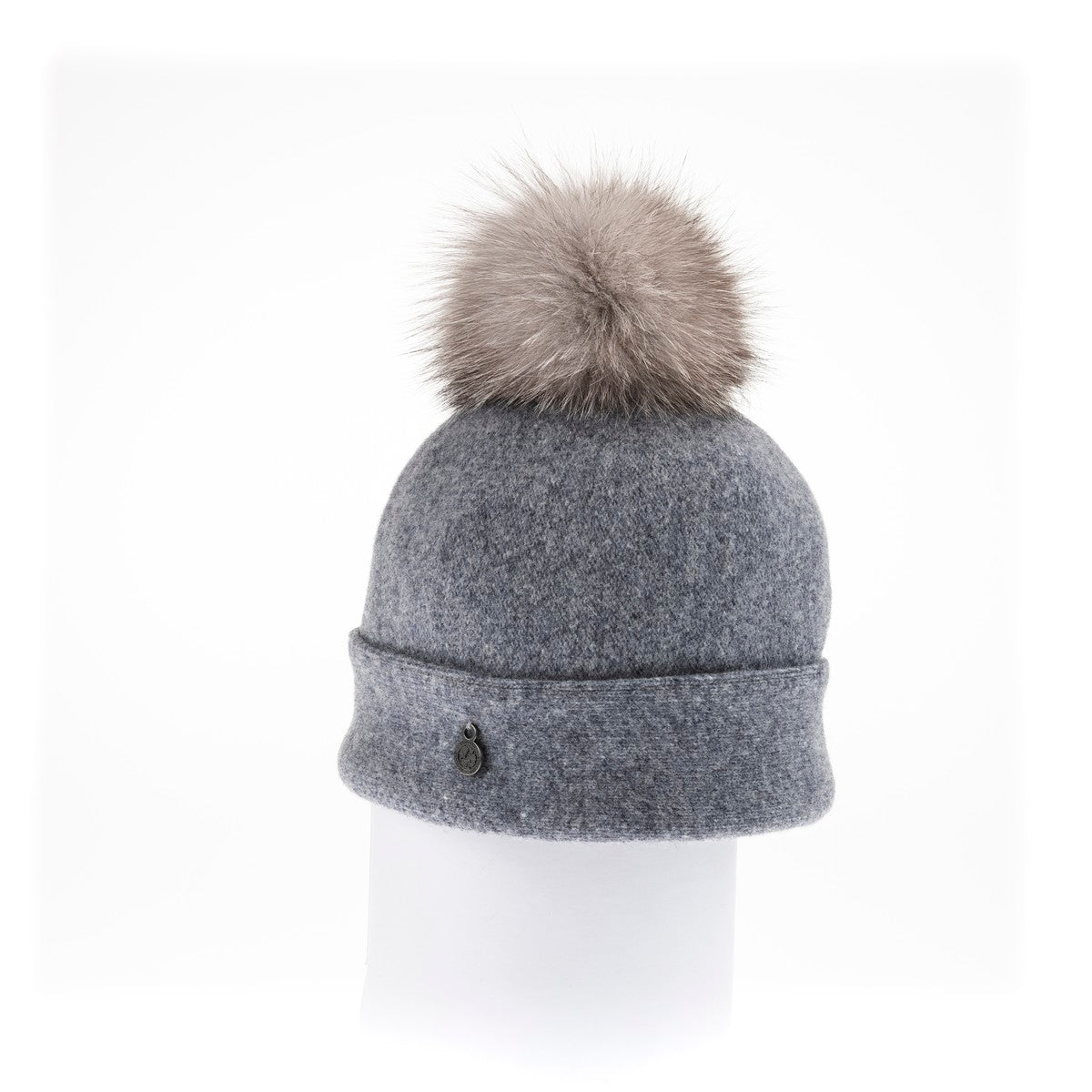 ODETTA - ORMOS BEANIE WITH UPCYCLED FUR POM GOLF  8200 HEATHER GREY O/S  
